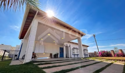 Linda Chácara a Venda em Condomínio Fechado com Portaria 24 Horas, Casa possui, boiler central com aquecimento solar e programável, água quente em todas as torneiras exceto área de serviço.  Infraestr