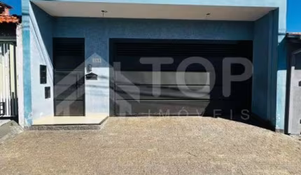 Casa no Douradinho com ampla área de churrasqueira e 3 vagas de garagem