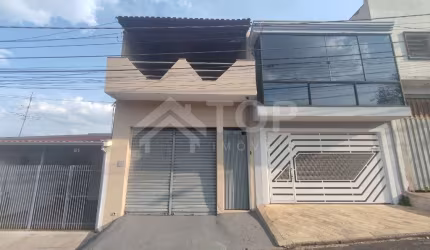 Venda ou Locação, Sobrado uso Misto, com barracão na parte inferior com 125 metros, com escritório e banheiro, parte superior casa, com 3 Dormitórios sendo uma Suíte, para Parque Delta, São Carlos