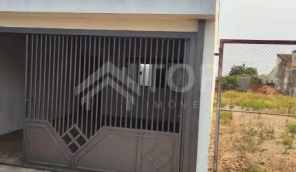 Casa a venda no Jardim Cruzeiro do Sul, Sao Carlos,Descricao do Imovel: Garagem coberta para dois carros, com portao basculante e cobertura em madeira envernizada e telha. Sala e cozinha integradas em