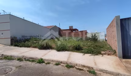 Terreno à venda no Jardim das Torres Prolongamento, São Carlos  por R$ 180.000