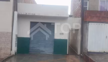 Casa e salão comercial no Bairro Cidade Aracy II