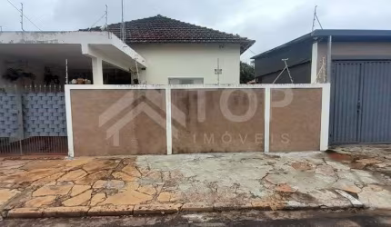 Casa espaçosa para locação e vendas próximo ao Poupa Tempo e estação