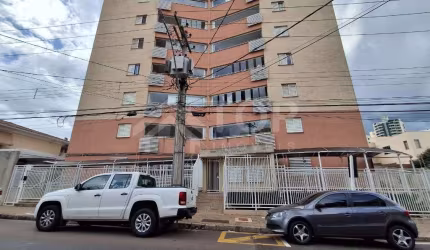 Excelente apartamento de 3 dormitórios com 1 suíte na região central para vendas