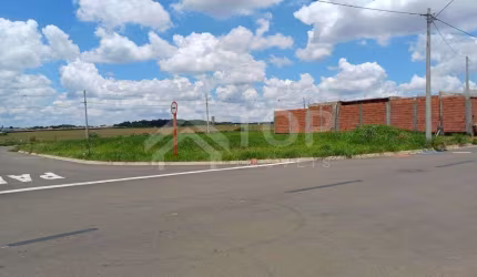 Excelente terreno de esquina com 246,62 metros de área total