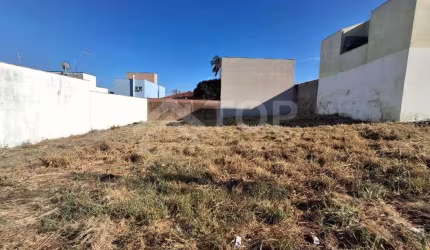 Excelente terreno de 250 metros no bairro Jardim  Hikare