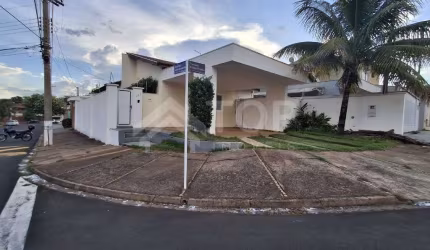 Excelente casa de esquina no Res. Parque Fehr, com 3 dormitórios, sendo 1 suíte, churrasqueira e piscina