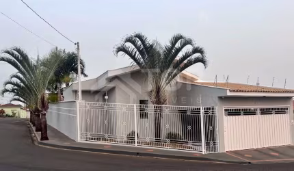 Lindo imóvel de 3 dormitórios com 1 suíte em excelente localização no Bairro Jardim Brasil