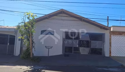 Linda de casa de 3 dormitórios com 1 suíte no Jardim Munique