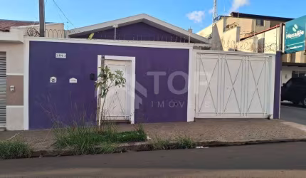 Excelente imóvel de 3 dormitórios com 1 suíte, edícula e quintal amplo na região central