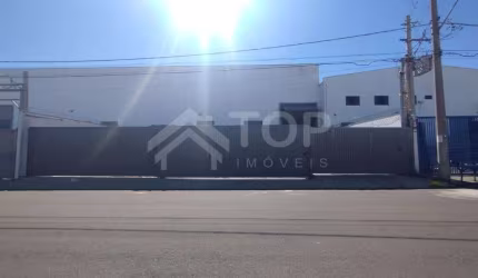 Excelente barracão/galpão com 1000 metros de área total, sendo 750 metros de construção, 8 metros de pé direito e 10 metros no centro, com entrada para caminhões em ótima localização no Bairro Parque 