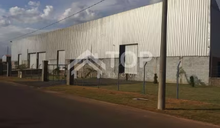 Locacao de 3 excelentes galpoes em otima localizacao no CEAT, sendo cada galpao com com 1000 metros de construcao, sendo 1500 metros de total, totalizando 3000 metros e construcao, com 4500 de area to