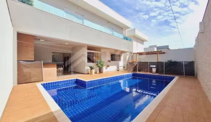 Lindo sobrado no Res.  Village III, com3 suítes, área gourmet e piscina