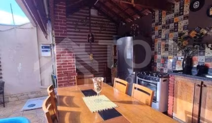 CASA COM 3 QUARTOS NO JARDIM ITAMARATY COM PISCINA E ÁREA GOURMET