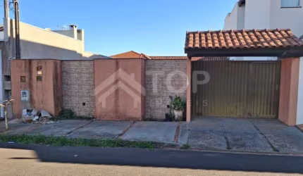 Excelente casa com entrada pra vários carros no Res. Paque Fehr