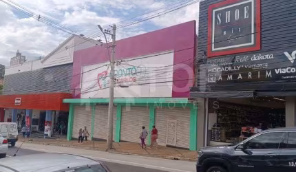 Excelente ponto comercial de grande porte, ideal para lojas e bancos