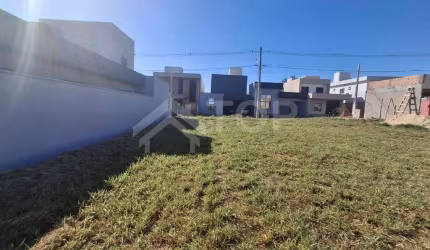 Excelente terreno de 240 metros no Res. Villeneuve