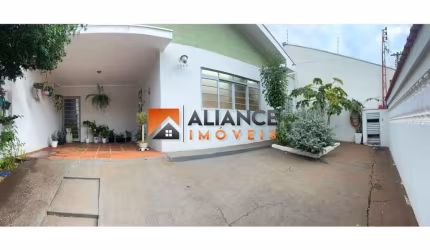 Casa com 1 quarto à venda na Vila Tibério, Ribeirão Preto  por R$ 300.000