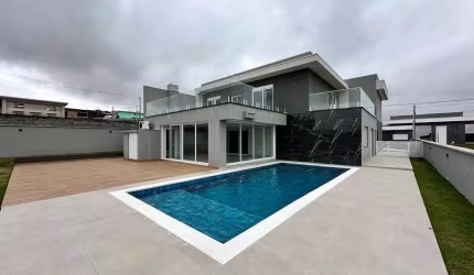 Casa com 503 m² em condomínio fechado em Pinhais.