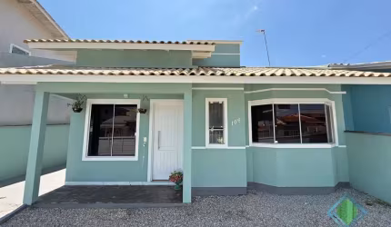 Casa com 3 quartos à venda na Rua das Goiabeiras, 106, Madri, Palhoça, 69 m2 por R$ 590.000