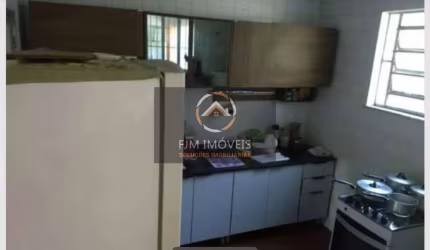 Casa em Santa Rosa, Niterói: 300m², 5 dormitórios e 4 banheiros por R$550k - Venda