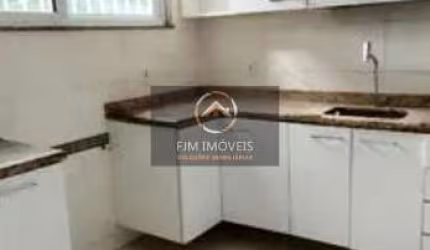 FJMIMÓVEIS VENDE!!! Excelente casa linear recém reformada e toda revisada , 3 quartos, sendo uma suíte. Sala com pé direito alto e jardim de inverno na sala, e em dos quartos. A casa possui também uma