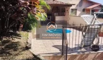 Casa em Santa Rosa, Niterói: 3 Dormitórios, 3 Suítes e 5 Banheiros por R$460.000 - Venda