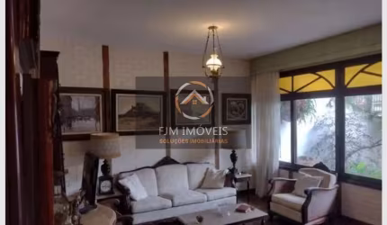 Casa de 4 dormitórios e 1 suíte em Piratininga, Niterói - Venda por R$1.300.000
