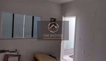 FJM IMÓVEIS VENDE. Procurando por uma casa espaçosa e confortável para morar ou passar suas férias? Então você precisa conhecer essa linda casa localizada em Itaipu, Niterói. Com 176m² de área útil, e