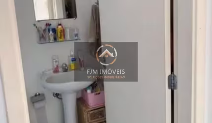 FJM IMÓVEIS VENDER  APTO COM 2 quartos com armários, cozinha e área de serviço,  1banheio, sala varanda, 1 vaga, condomínio com are lazer com piscina ,segurança 24 hs