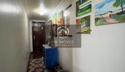 Espaçoso apartamento em Icaraí com 4 dormitórios e suíte por R$950.000 para venda