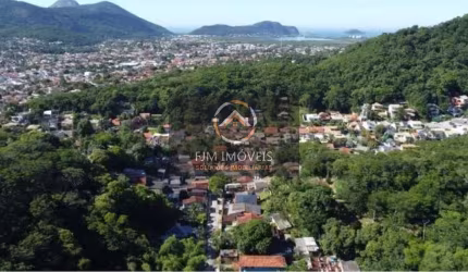 FJM IMÓVEIS VENDE Lote EM POSIÇÃO PRIVILEGIADA, NO BAIRRO. Condomínio fechado, dentro de um vale de 02 colinas, com clima de montanha. No final de rua SEGURA e sem saída. Sol da manhã de frente para F