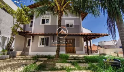 Casa de 250m² em São Francisco, Niterói - Venda por R$1.280.000