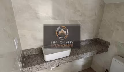 FJM IMÓVEIS VENDE -  Linda casa Triplex, 3 suítes espaçosas, sala integrada com cozinha, 4 banheiros, 2 vagas, ótimo terraço com vista para o verde. Próxima a todos os comércios da região como superme