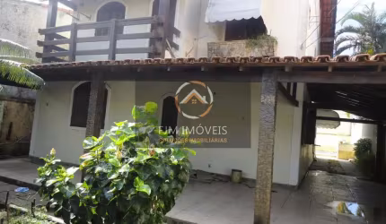 FJM Imóveis vende: Casa em Marazul, Piratininga,  Niterói. 5 Dormitórios, 272m² com piscina e área de lazer.