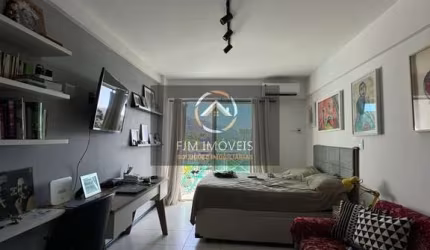 Flat em Itaipu, Niterói: 1 Quarto, 35m² à Venda por R$280.000