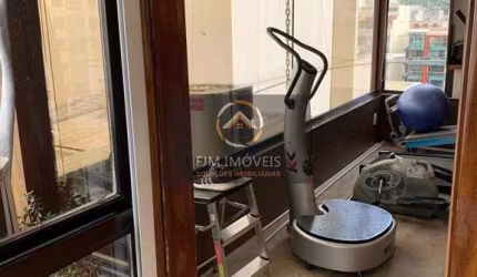Luxuosa Cobertura TRIPLEX em Icaraí - 4 Suítes, 440m² por R$2,5M