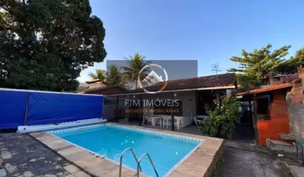 Casa à Venda em Itaipu - Niterói: 3 Dormitórios por R$790k