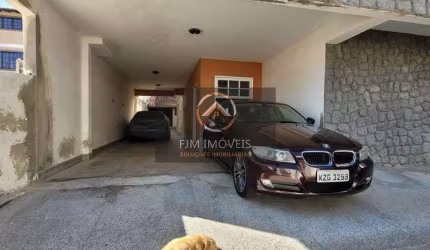Casa à Venda em Piratininga, primeira quadra da praia - 4 Dormitórios e 400m²
