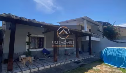 Casa à Venda em Itaipu - Niterói: 4 Dormitórios, 272m²