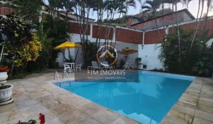 Casa de Condomínio em São Francisco, Niterói: 180m², 4 dormitórios, 1 suíte, 4 banheiros - venda por R$760.000