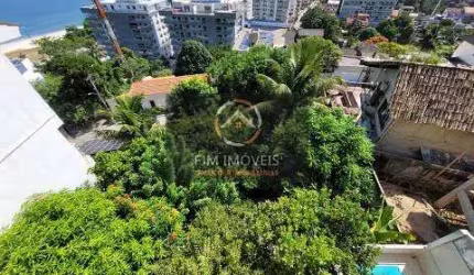 Casa de Condomínio em Charitas - Niterói: 300m², 4 quartos, 4 banheiros, R$2.8M!