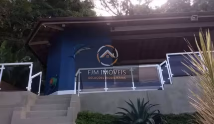 Se você está em busca de uma casa de condomínio espaçosa e elegante em Niterói, não pode deixar de conhecer essa incrível opção em Piratininga. Com uma área útil de 400M², essa casa conta com 3 dormit