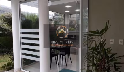 Casa de Condomínio em Várzea das Moças - Niterói com 437m² de Área Útil, 4 Dormitórios e 3 Suítes por R$980.000 - Venda