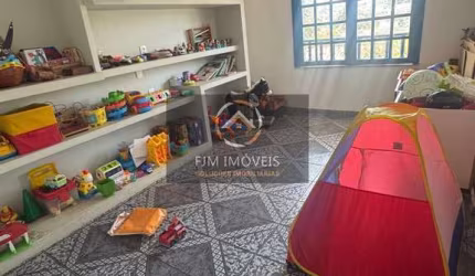 FJM Imoveis vende: Casa em Condomínio em Niterói: 6 Dorms, 4 Suítes, R$ 1,2M