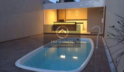 Casa em Condomínio em Niterói: 2 Dormitórios e Suite por R$450k