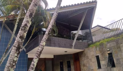 2 Casas para venda tem 948 metros quadrados com 4 quartos em Itaigara - Salvador - BA