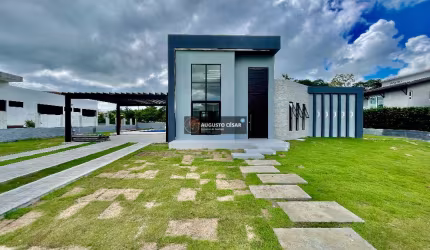 Casa com área total 807 metros e área construída 200 metros com 4 quartos sendo 3 suítes 6 vgs - em Aldeia - PE