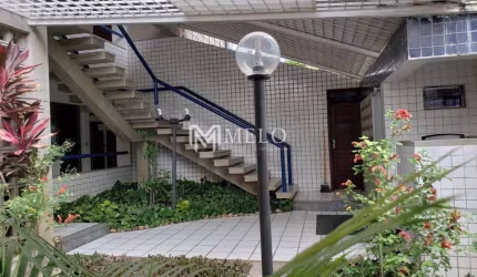 Vende-se casa com 284m²,  em Casa  Forte, com 10 salas e 10 wcs.