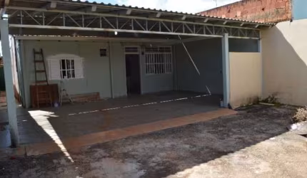 Vendo casa de 03 Quartos na Quadra 10 do Setor Sul